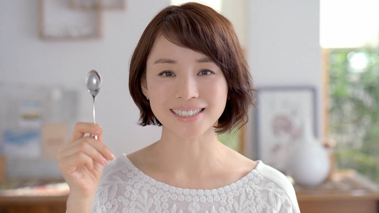 石田ゆり子、「潤う女」宣言　明治『アミノコラーゲンヨーグルト』新CM - YouTube