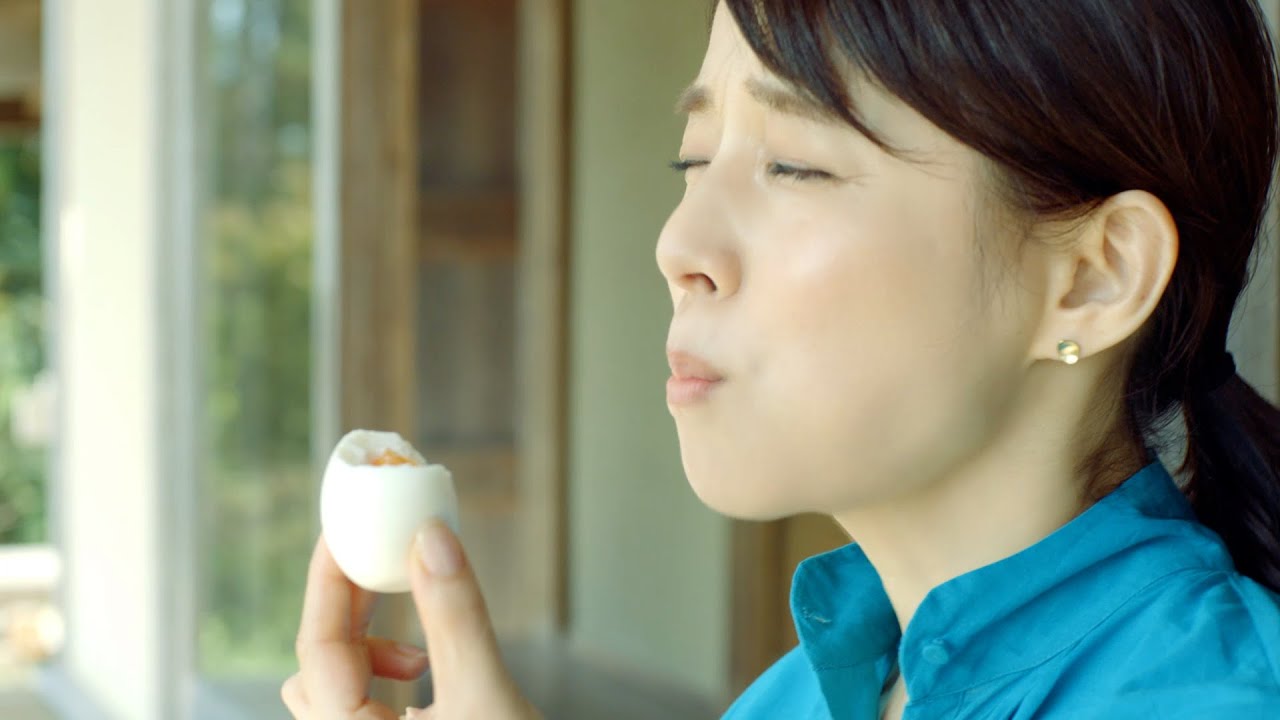 石田ゆり子、卵愛が止まらない！？新鮮卵に悶絶「ん～」  「ピュアセレクト(R)」シリーズ新TVCM＆メイキング - YouTube