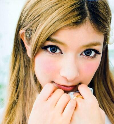 2位：ローラ