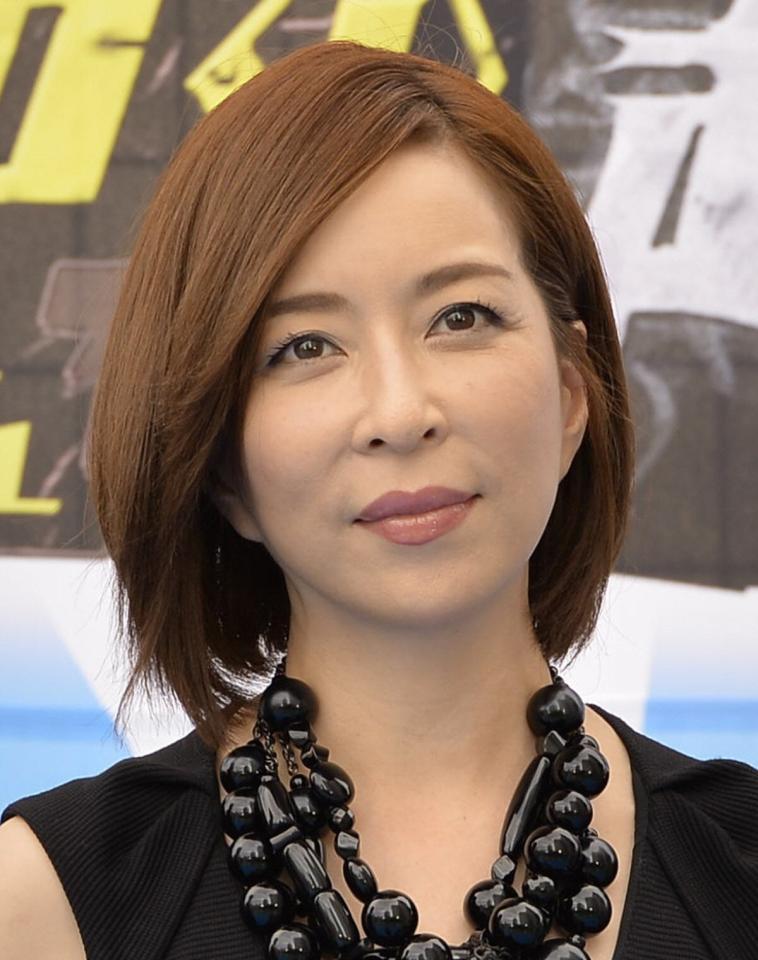 44歳の時にバレエダンサーの西島千博さんと結婚