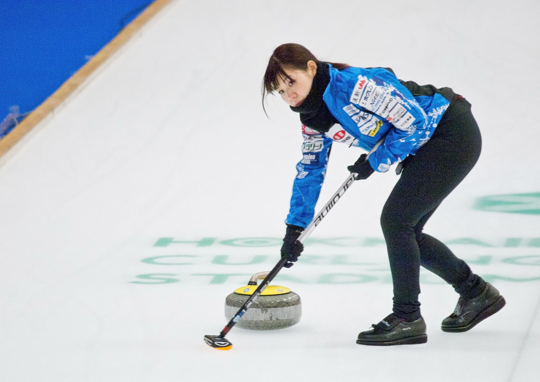 ロコ・ソラーレのカーリング選手として活躍中の美女