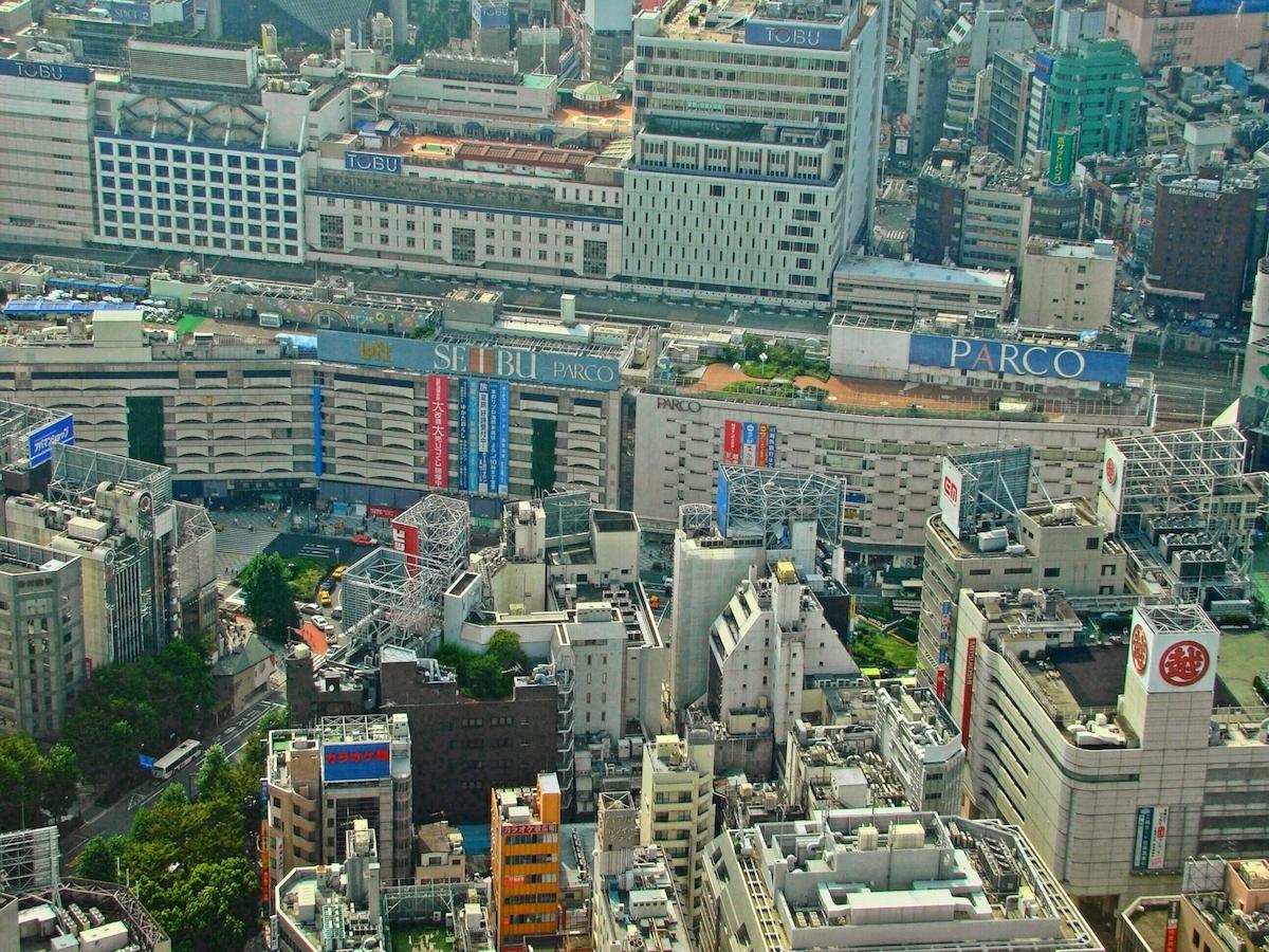 特に池袋駅周辺など人が多くごちゃごちゃしている