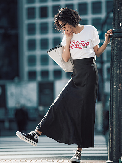 Tシャツ×ロングスカート