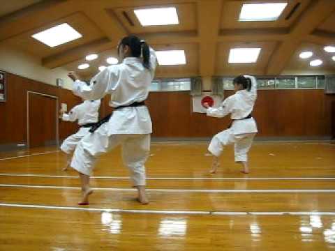 女子が空手部に入ってるとひかれそう