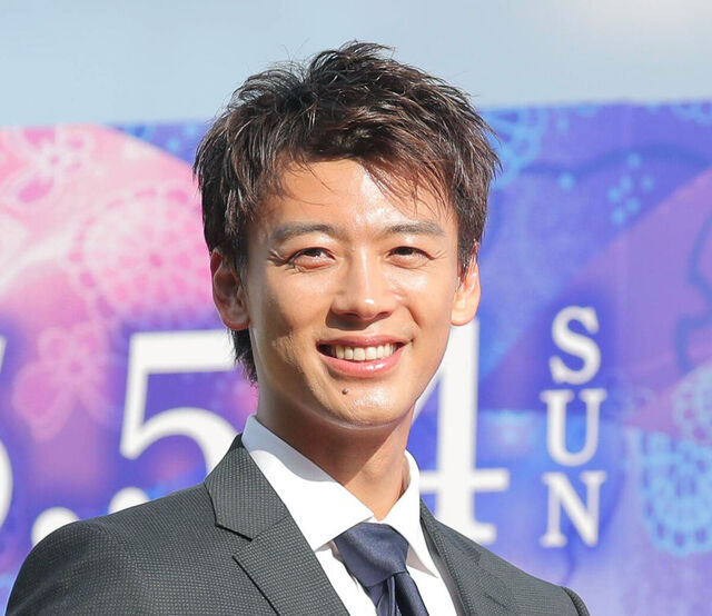 俳優としての演技力や、飾らない人柄、そしてルックスの良さ