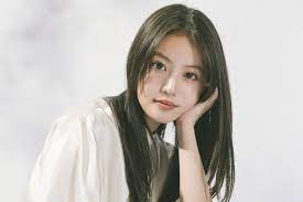 端正な顔立ちと強い目力に沼る男性が続出