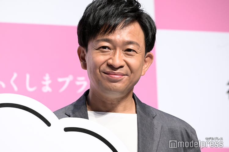 「笑顔が気持ち悪くてわざとらしい」