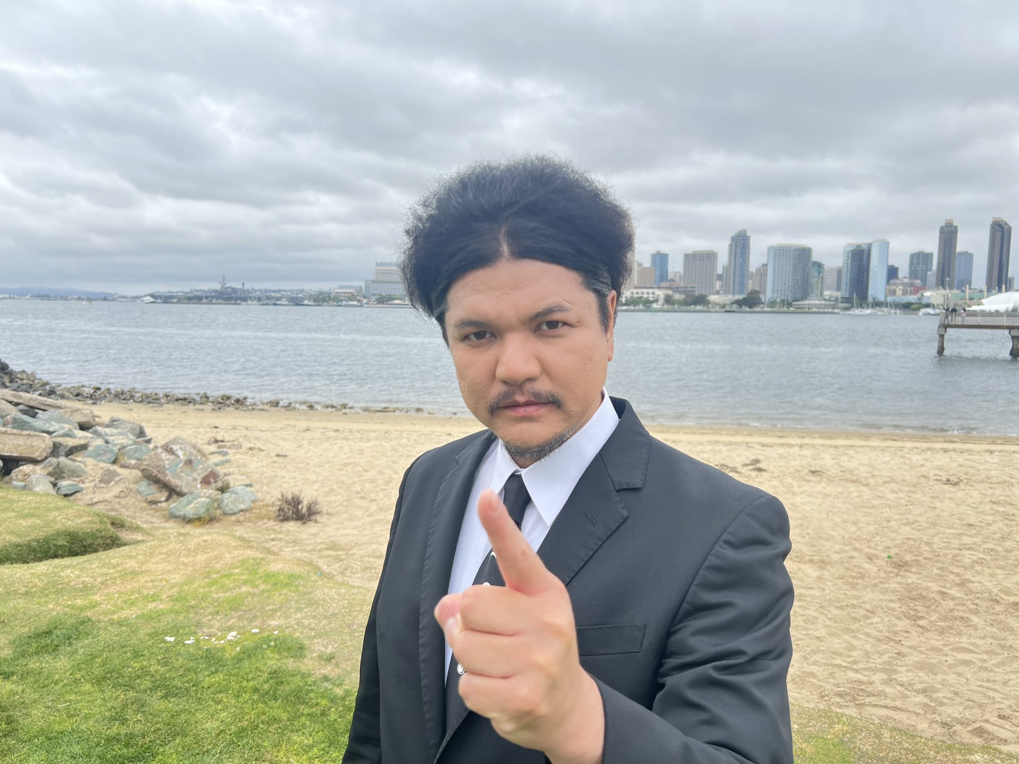 「手にマイクロチップを入れたぐらいから胡散臭い」