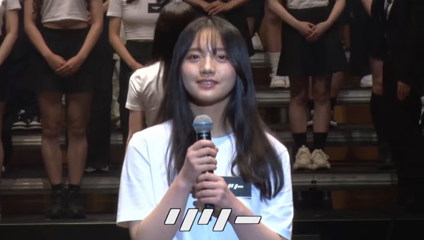 「パフォーマンス時に笑顔が無い」