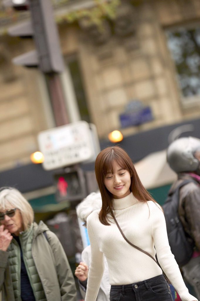 16位：山下美月