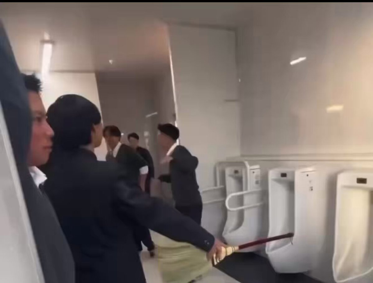 ネット上での「私刑」や加害者の特定といった二次的な問題も