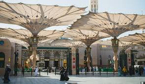 「王政独裁と厳格なイスラム法による人権制限」