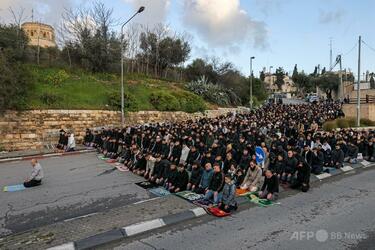 「米国からの強力な支援を背景にした強硬姿勢」