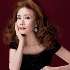 冠婚葬祭業を手がける４歳年上の会社社長と親密交際