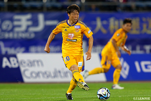 「インタビューのＶＴＲなどをみても、たいてい笑っていなくて威圧的」