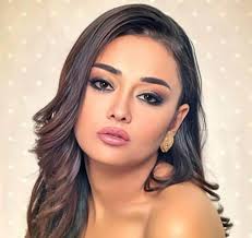 上品で魅力的な容姿でファンを魅了