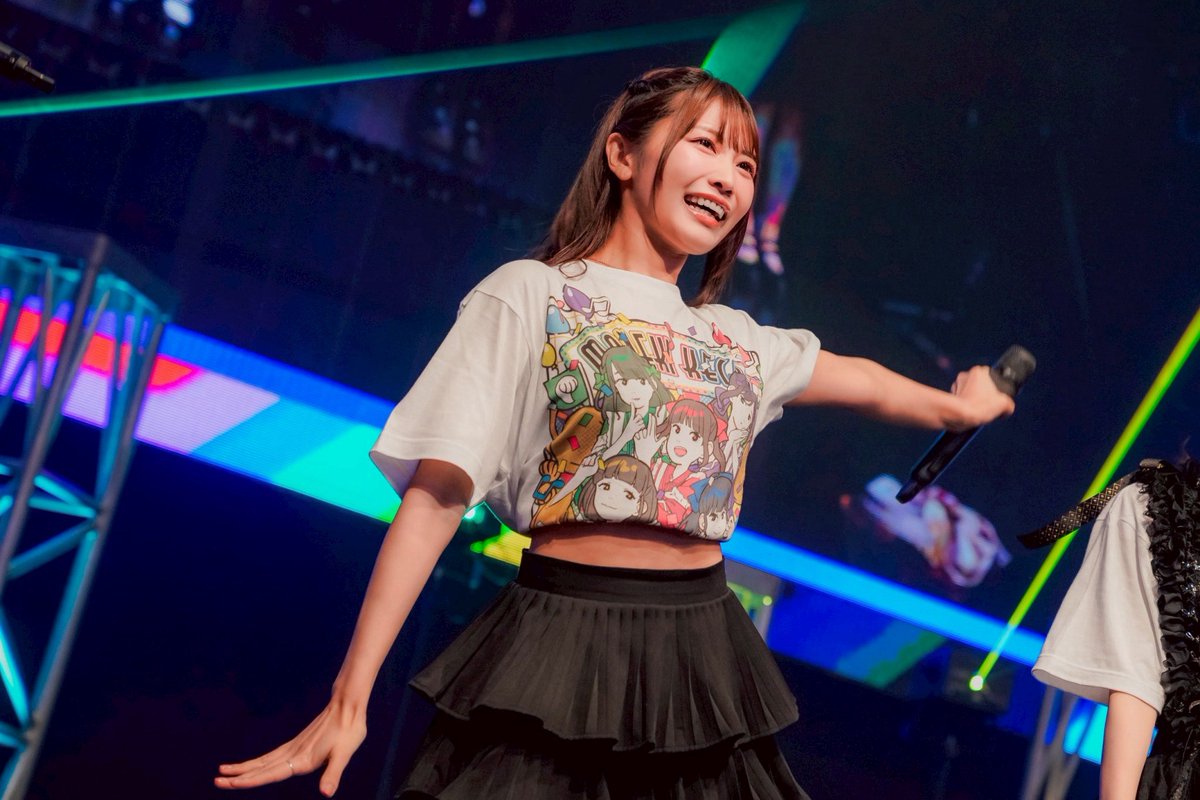 アイドルという立場でありながら、都内のバーで複数の芸能人による“合コン”に参加