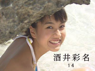 愛らしいルックスでジュニアアイドル・モデルとして雑誌グラビアや写真集で絶大な人気