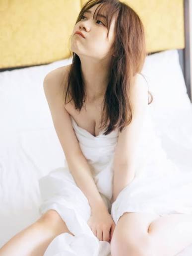 小柄ながら、バランスの取れた愛らしいスタイルの持ち主