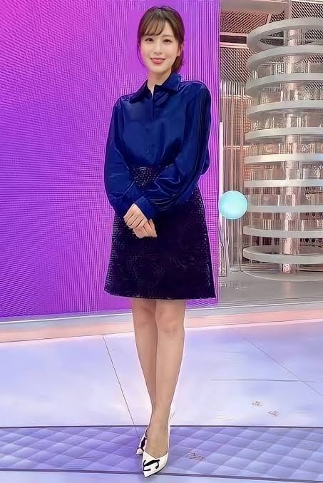 「FNN Live News α」で美しい美脚を披露