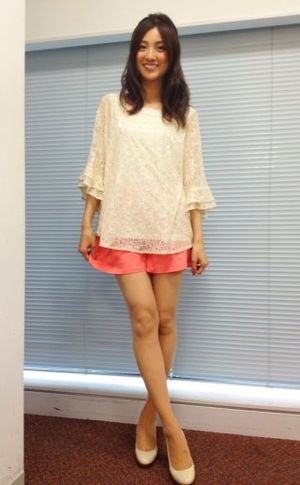 さすが元モデルと思わせる長い美脚