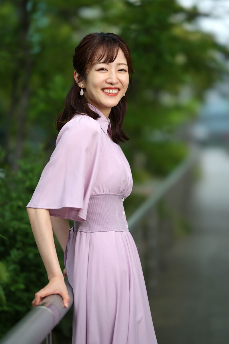 ニットを着ていてもわかるその巨乳はEカップ以上と