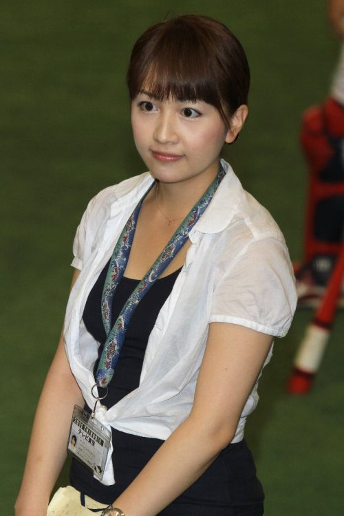 胸のカップ数は推定Eカップとも