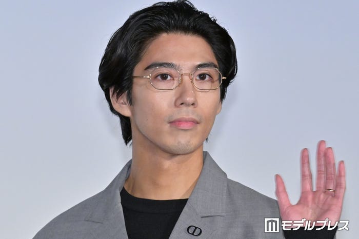 24位：賀来賢人