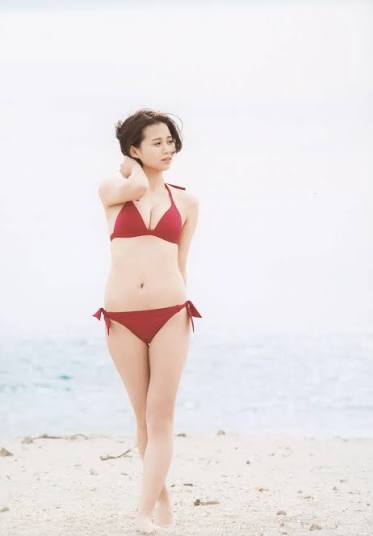 胸のカップ数はDカップ~Eカップ