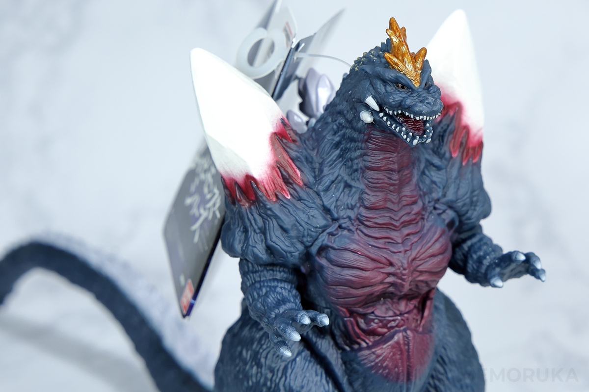 「ただのゴジラにクリスタルをつけただけ」